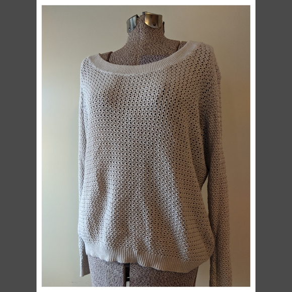 Banana Republic Sweaters - Banana Republic Cream Sweater